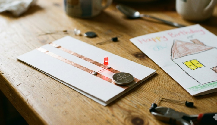 electricity science experiment